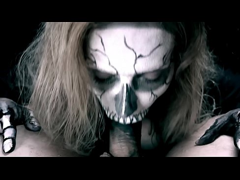 ❤️ Demon djevojka siše kurac svojim crnim ustima i guta spermu. ❤️❌ Porno fb na hr.hentaiser.ru ❌❤